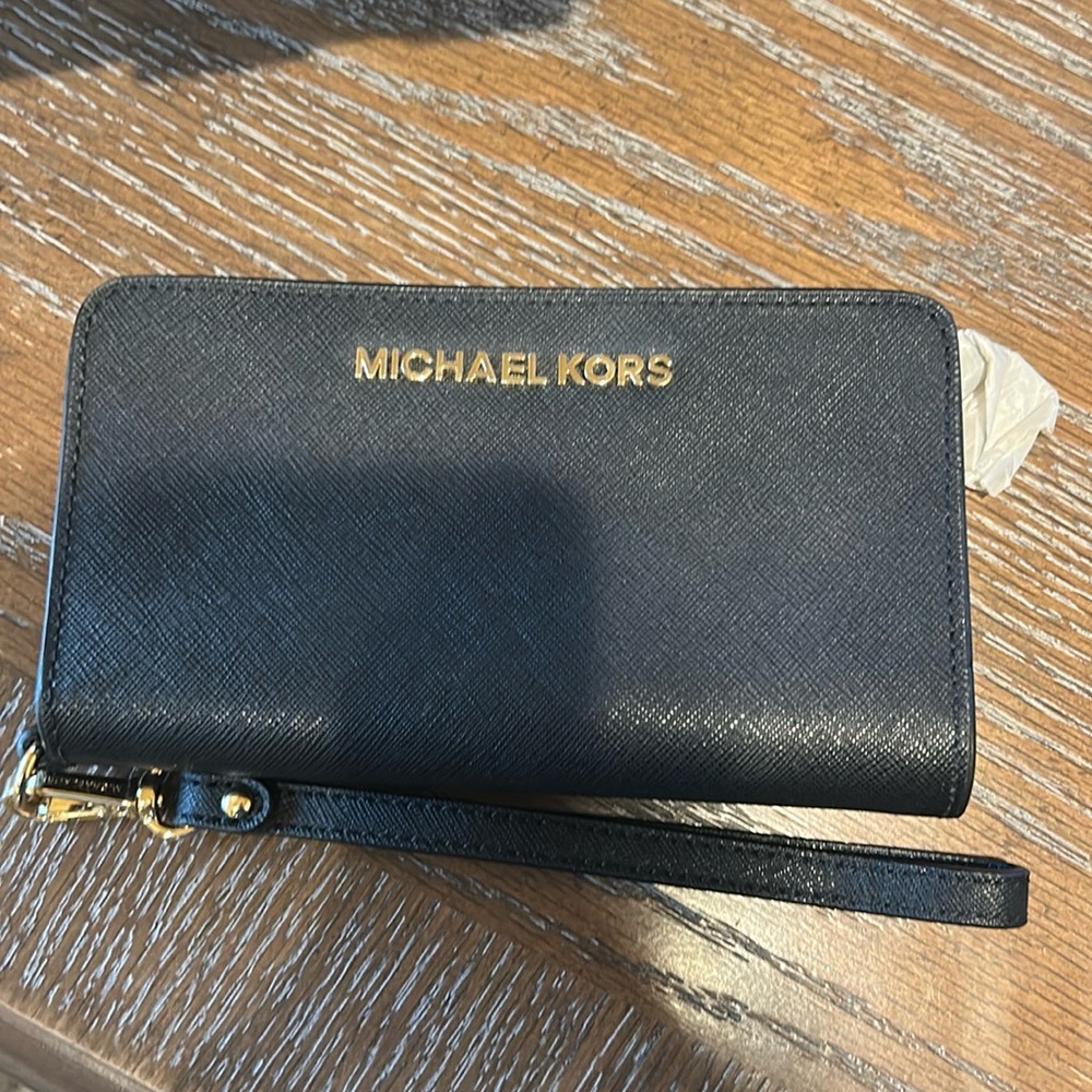 new with tags- Michael kors- smartphone wallet wristlet